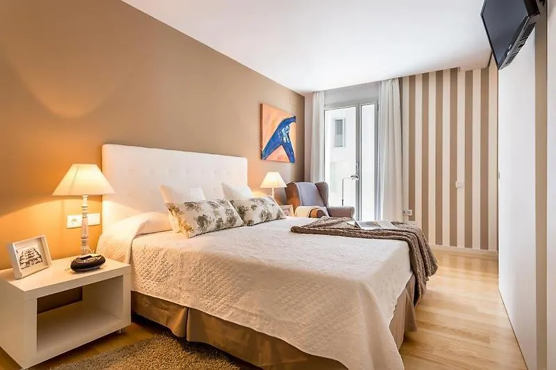 Urban District Apartments - Rambla Suites & Pool Barcelona