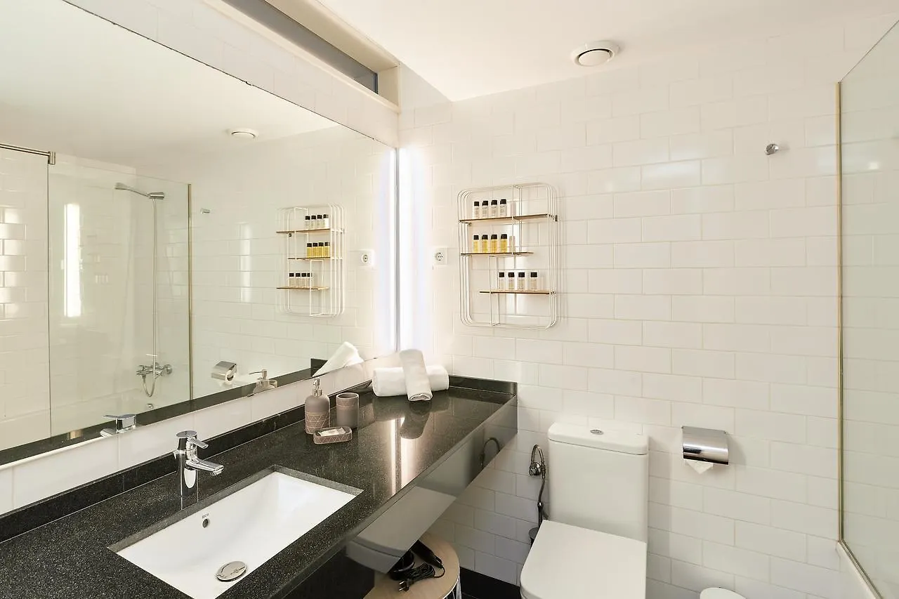 Urban District Apartments - Rambla Suites & Pool Barcelona