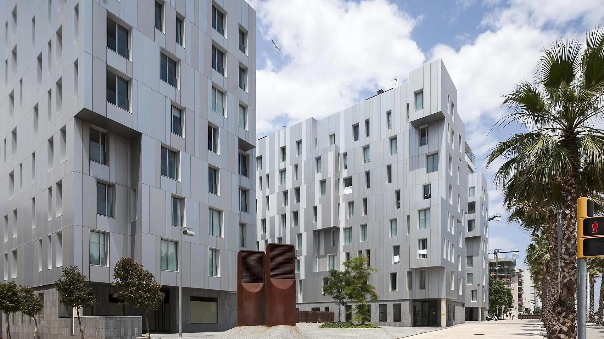 Urban District Apartments - Rambla Suites & Pool Barcelona