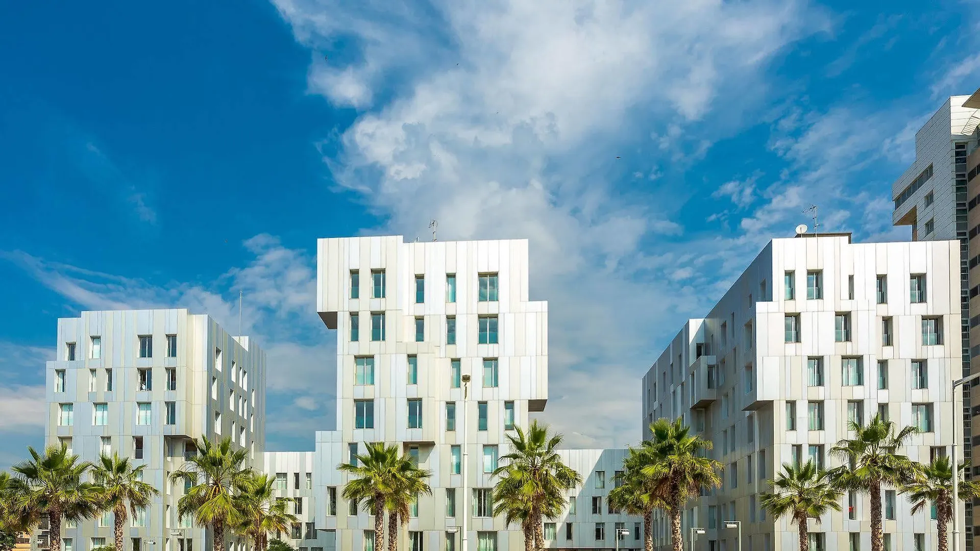 Urban District Apartments - Rambla Suites & Pool Barcelona