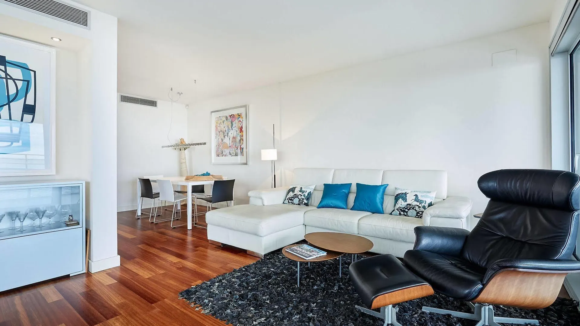 Urban District Apartments - Rambla Suites & Pool Barcelona