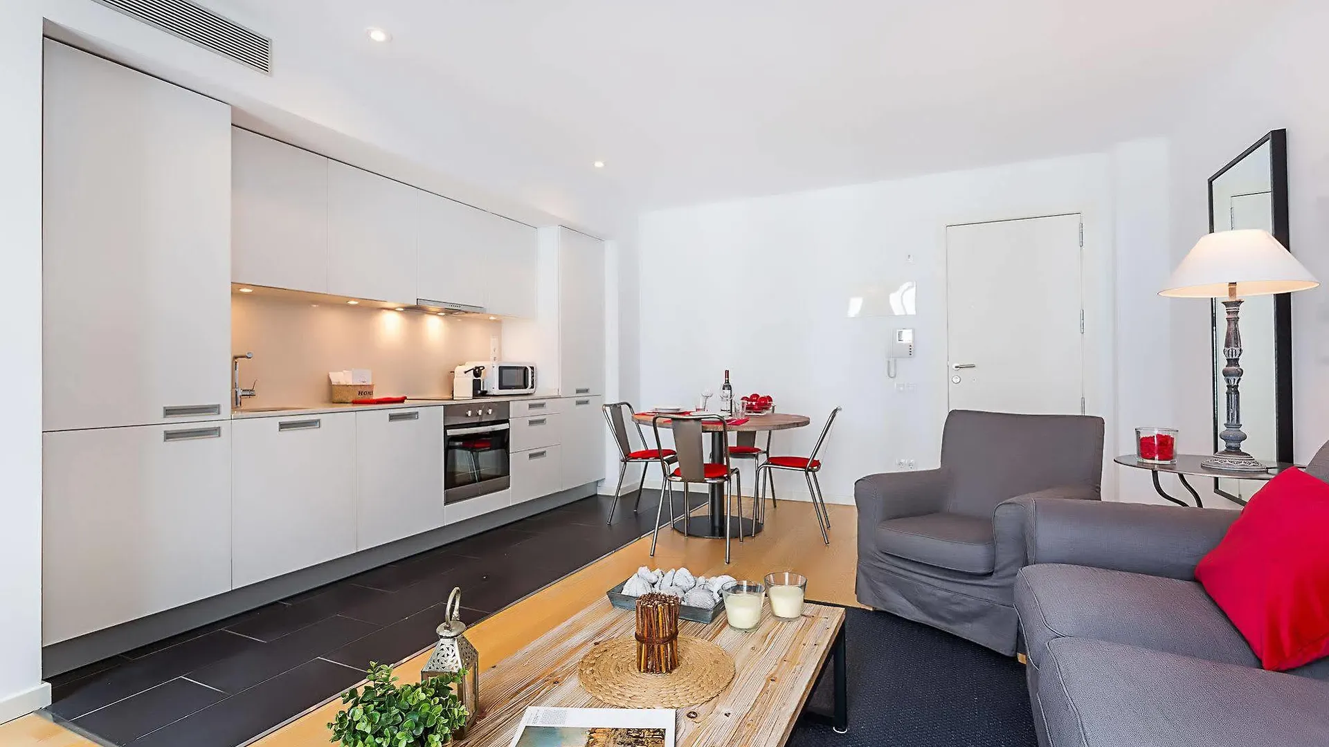 Urban District Apartments - Rambla Suites & Pool Barcelona