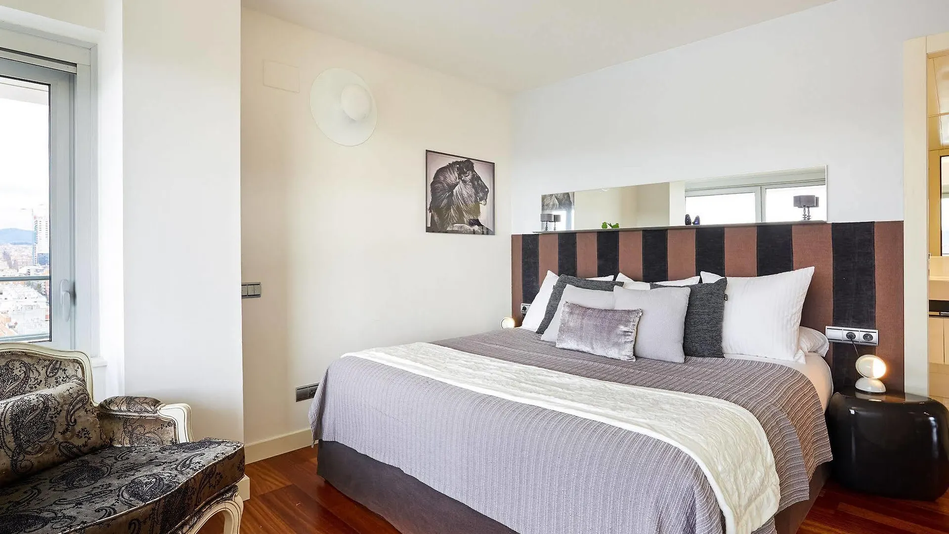 Urban District Apartments - Rambla Suites & Pool Barcelona