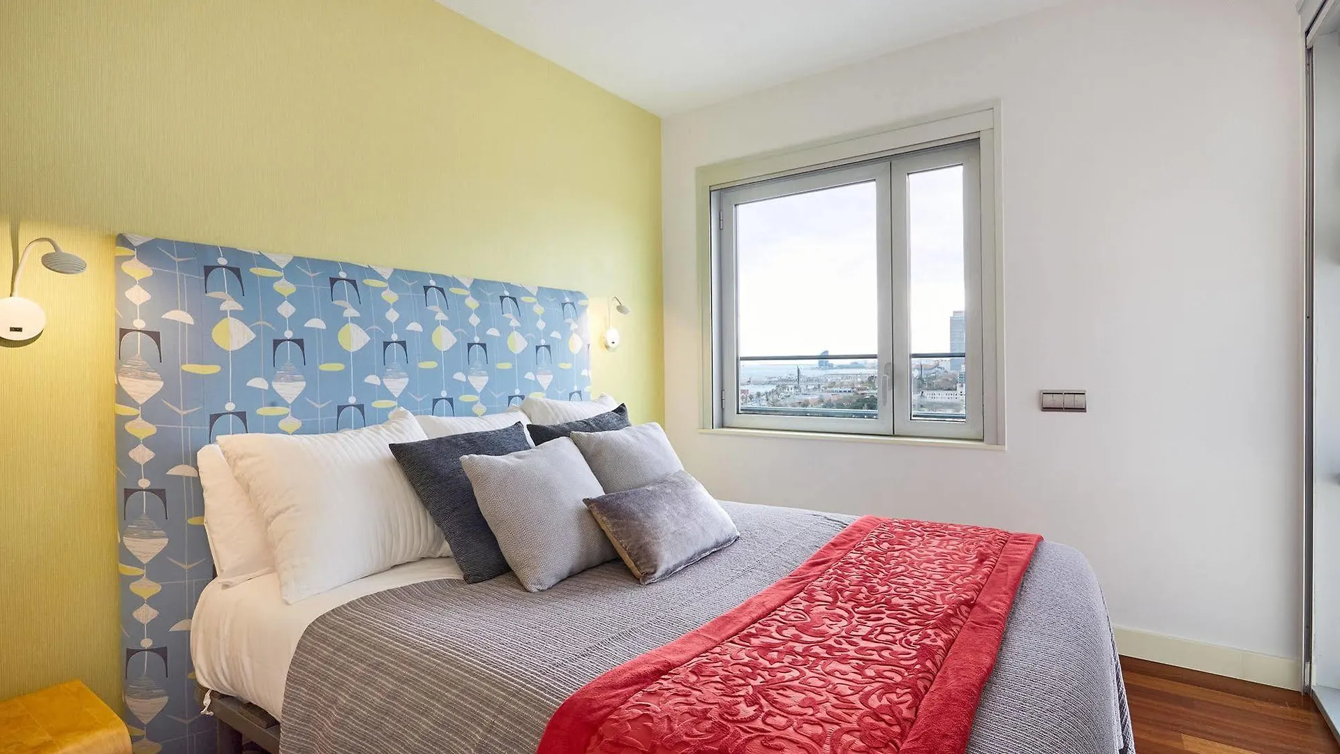 Urban District Apartments - Rambla Suites & Pool Barcelona