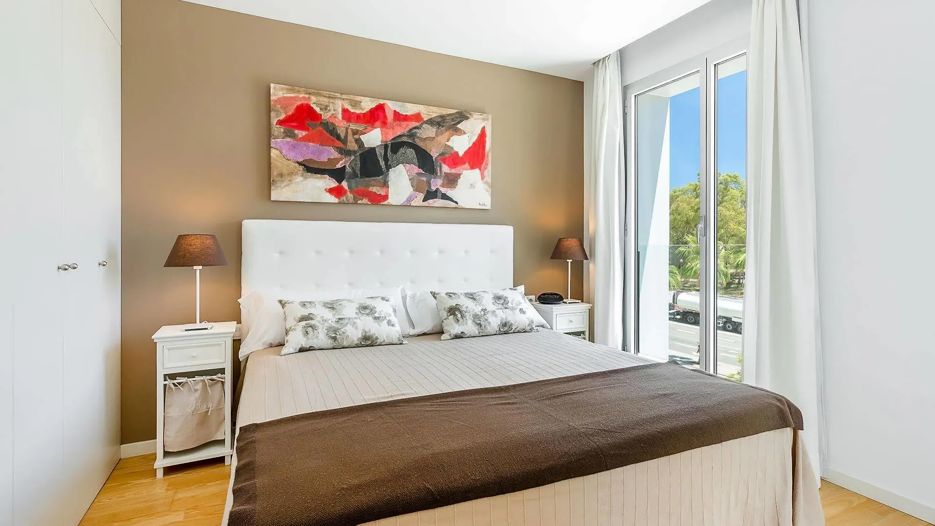 Urban District Apartments - Rambla Suites & Pool Barcelona Spain