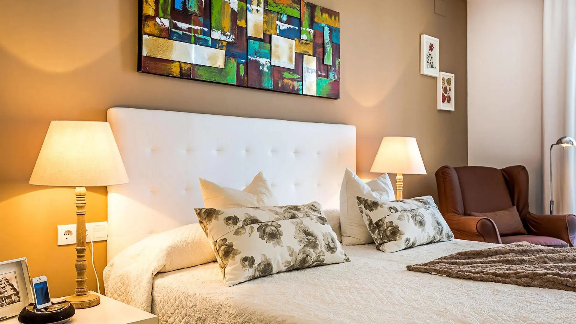 Urban District Apartments - Rambla Suites & Pool Barcelona