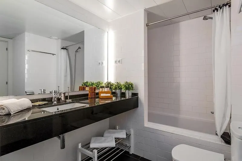 Urban District Apartments - Rambla Suites & Pool Barcelona